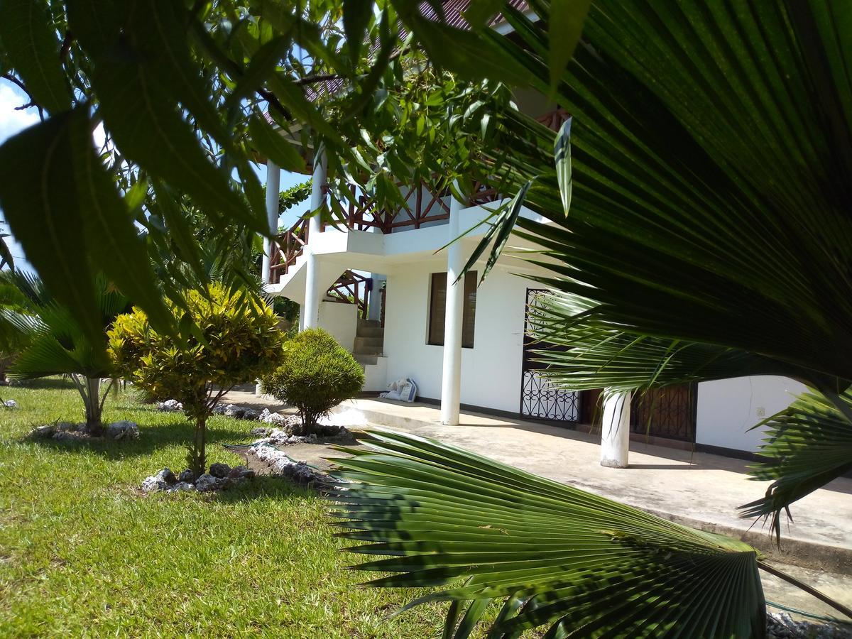 Sea Breeze Villas Kenya Diani Beach Eksteriør billede